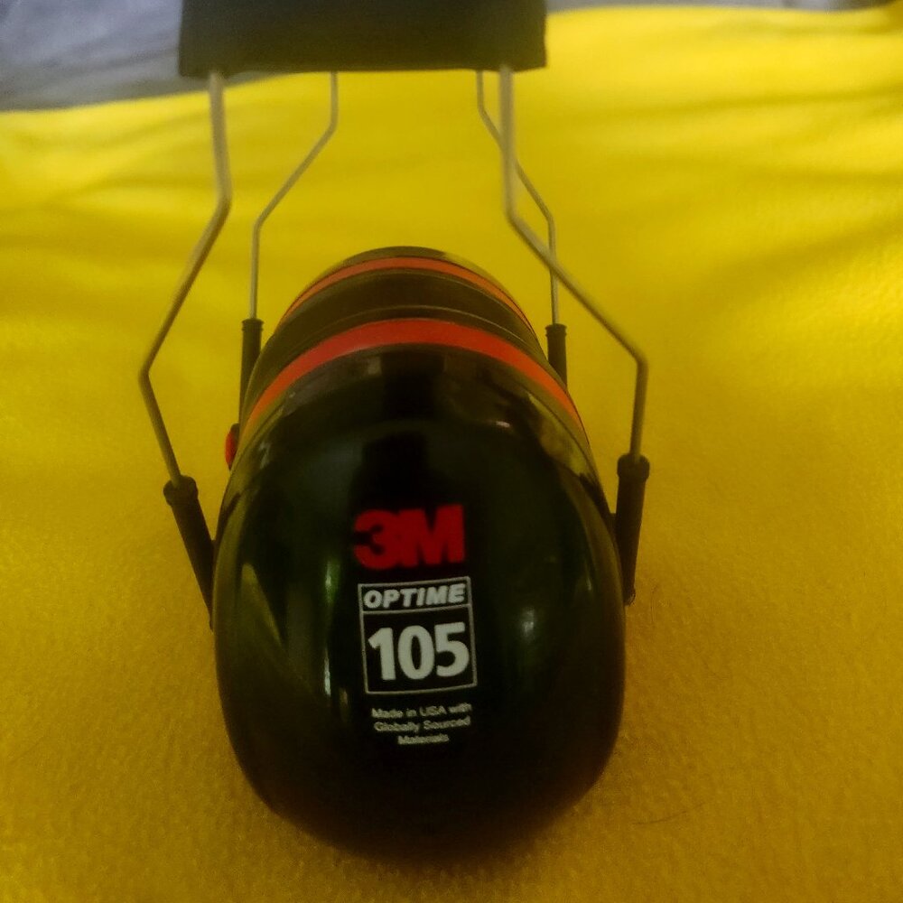 Noise reducer headset by industry leader  3M